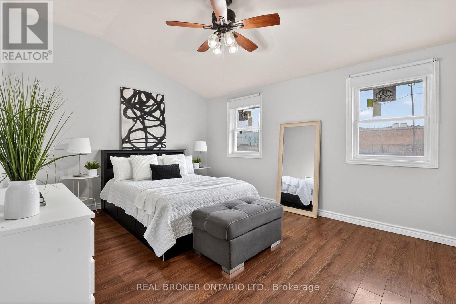 3 Beatty Avenue, Hamilton, ON - Indoor Photo Showing Bedroom