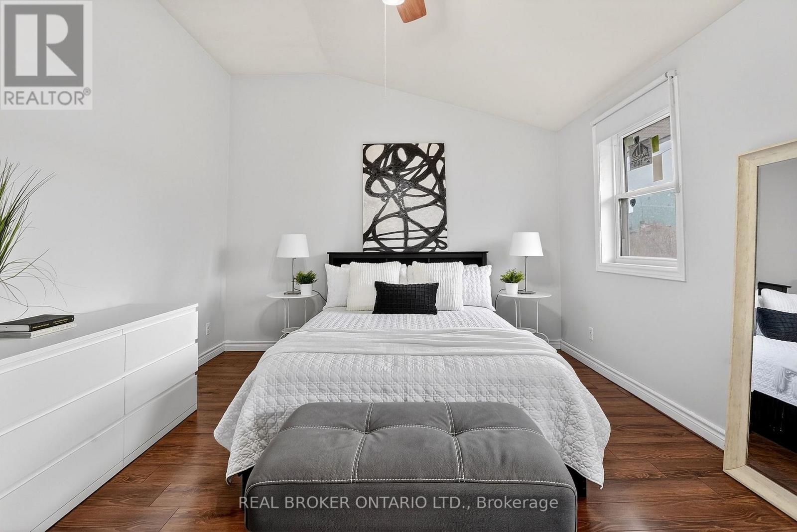 3 Beatty Avenue, Hamilton, ON - Indoor Photo Showing Bedroom