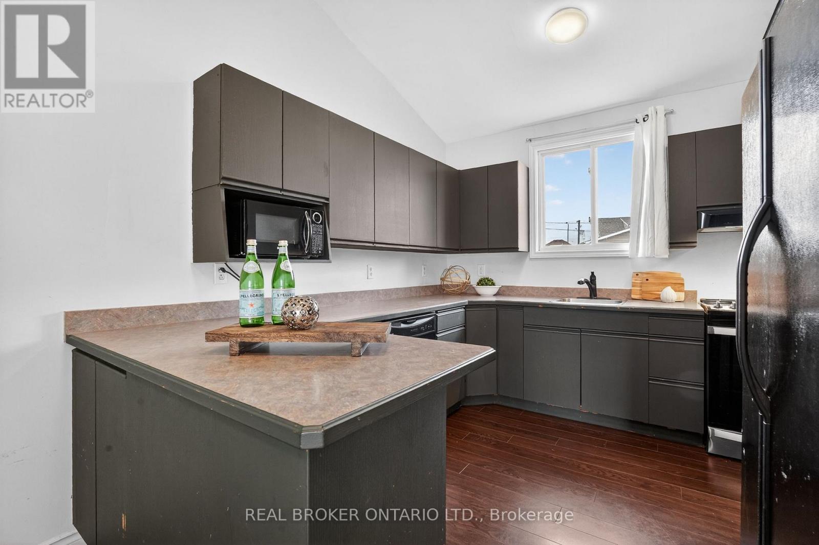 3 Beatty Avenue, Hamilton, ON - Indoor Photo Showing Kitchen