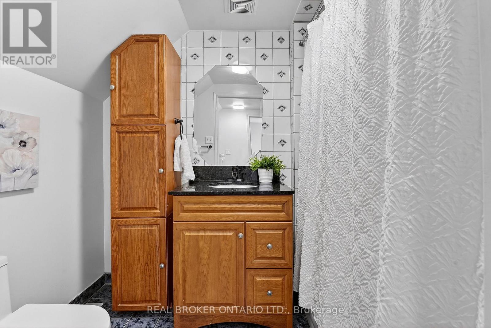 3 Beatty Avenue, Hamilton, ON - Indoor Photo Showing Bathroom