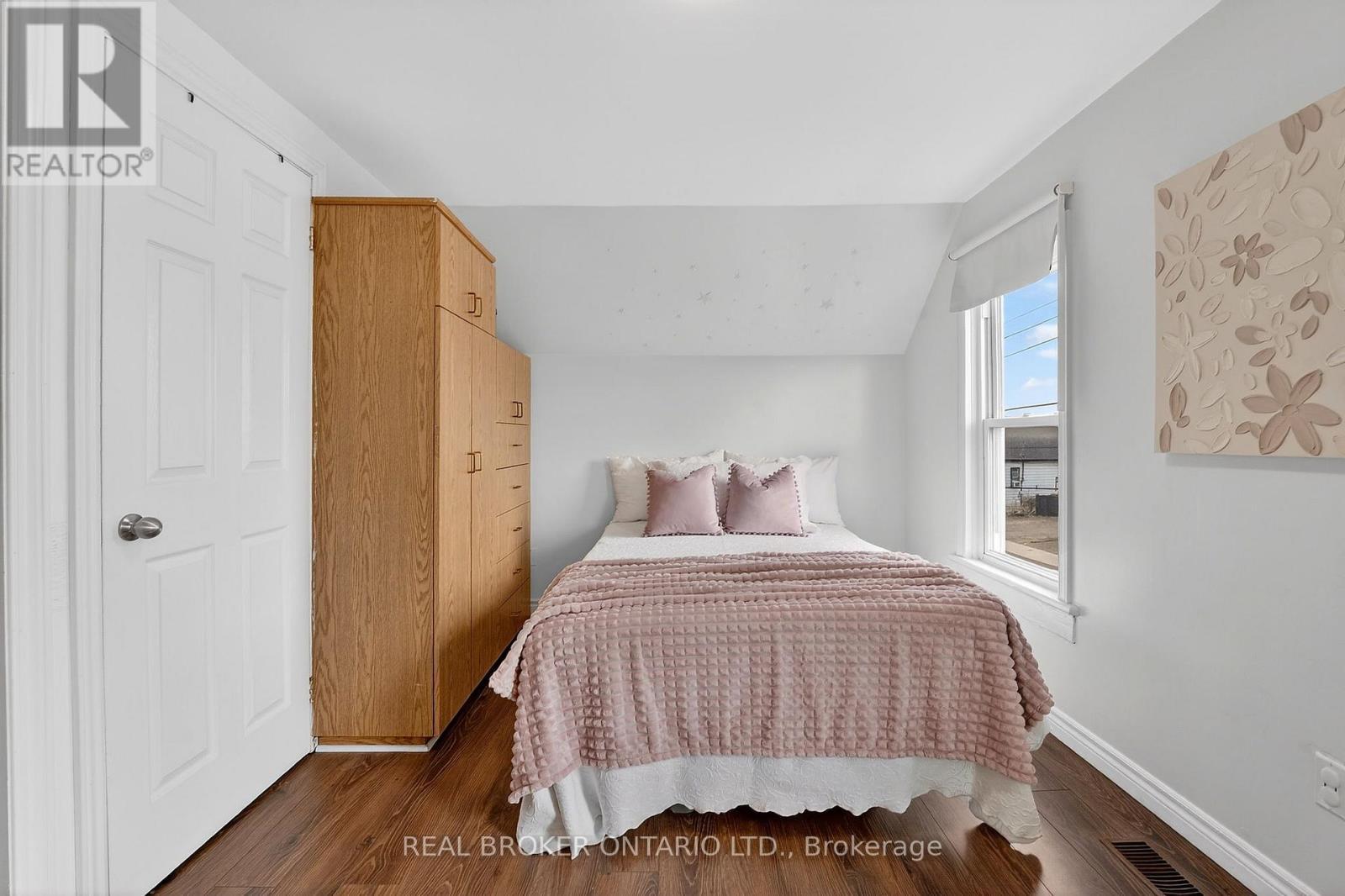 3 Beatty Avenue, Hamilton, ON - Indoor Photo Showing Bedroom