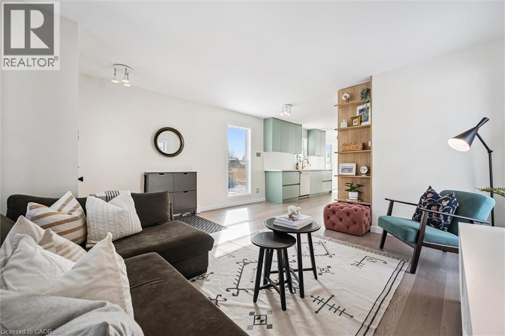707 Jacob Lane, Waterloo, ON - Indoor Photo Showing Living Room