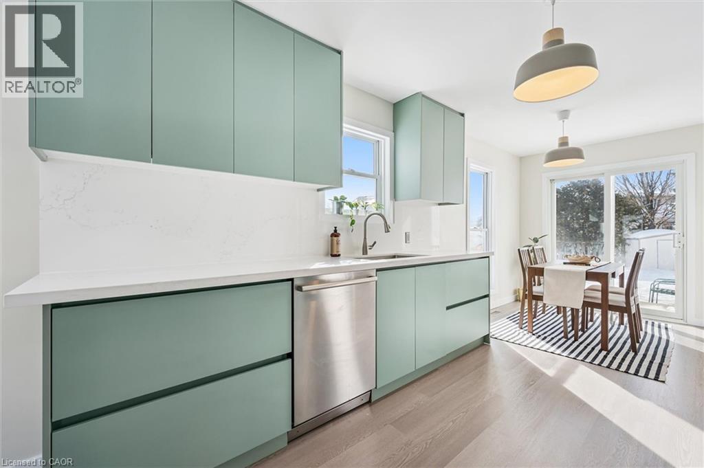 707 Jacob Lane, Waterloo, ON - Indoor Photo Showing Kitchen