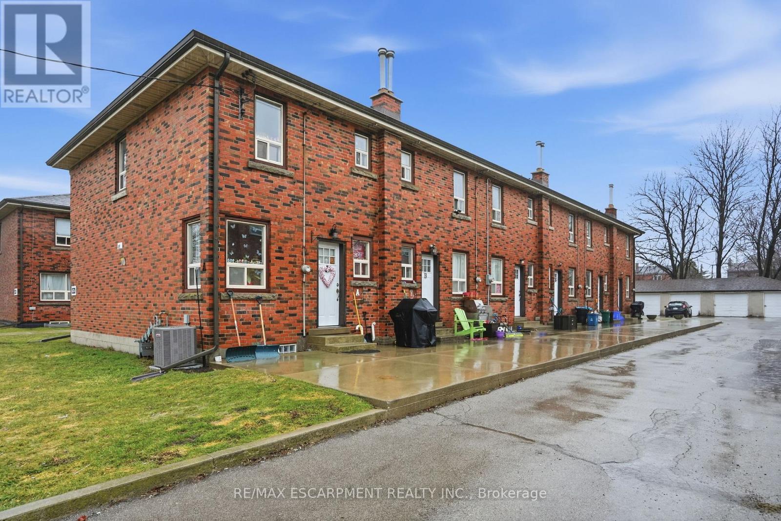 424 East 42Nd Street, Hamilton, ON - Outdoor With Exterior