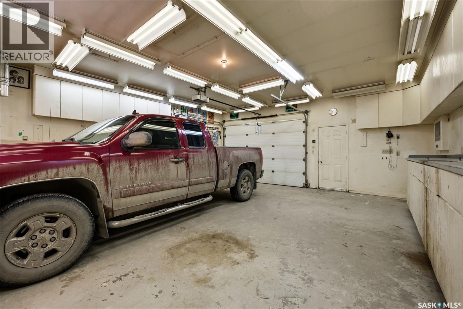 191 Elmview Road, Regina, SK - Indoor Photo Showing Garage