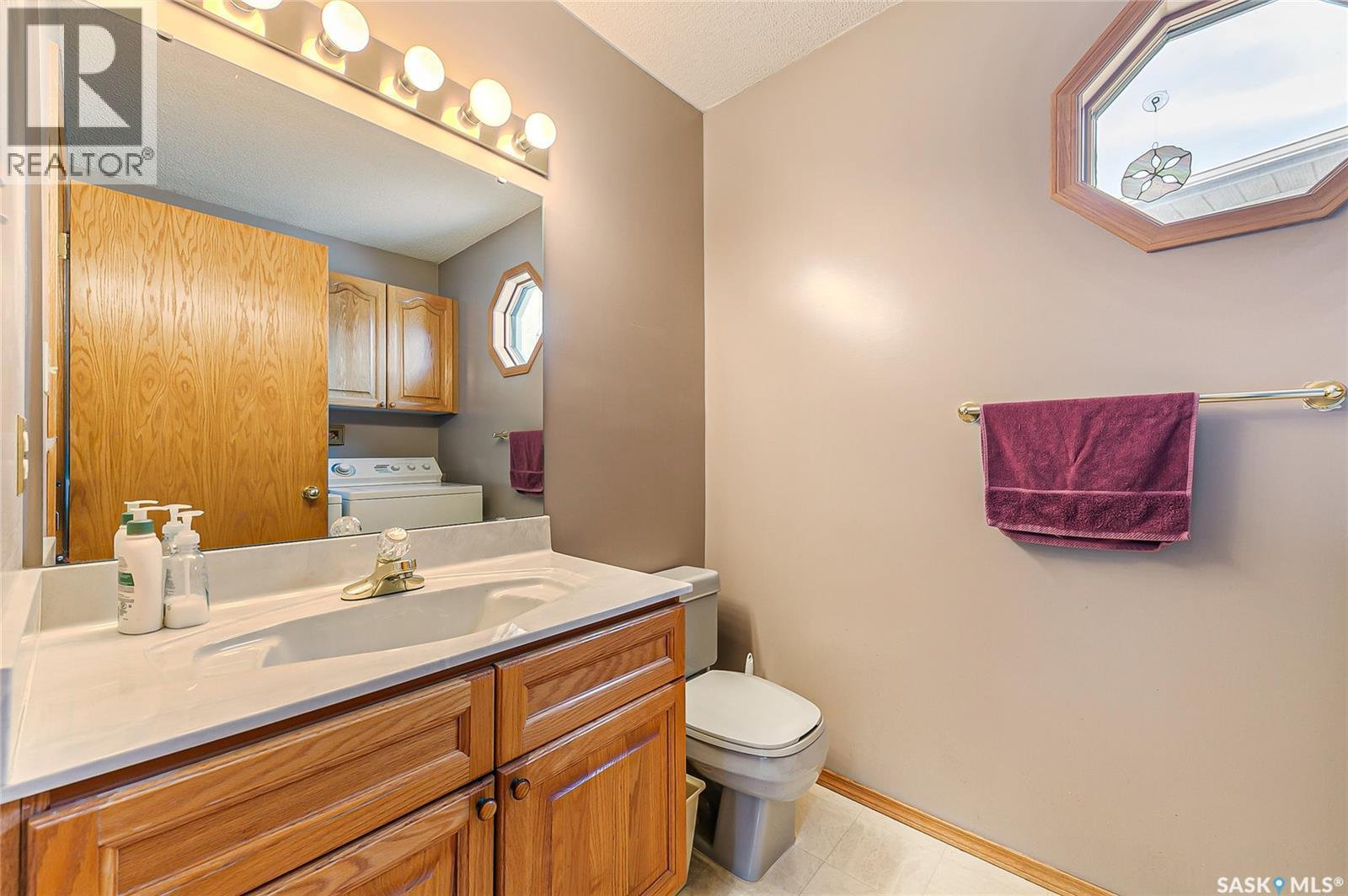 1328 Benjamin Crescent N, Regina, SK - Indoor Photo Showing Bathroom