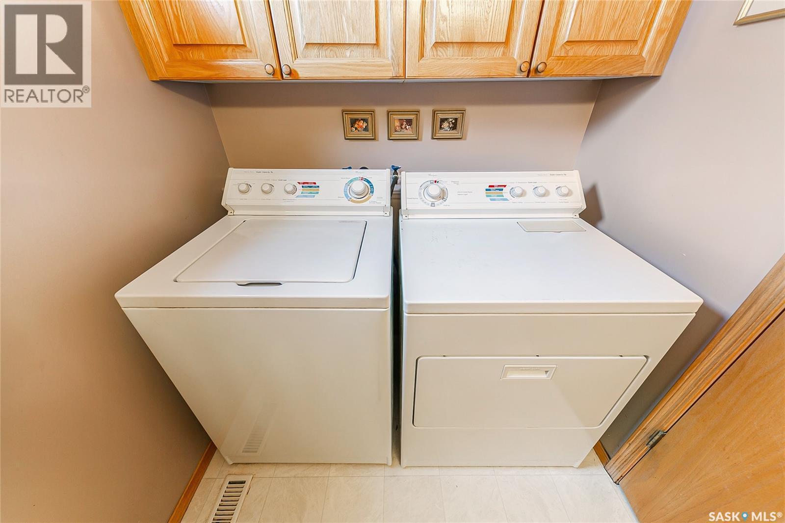 1328 Benjamin Crescent N, Regina, SK - Indoor Photo Showing Laundry Room
