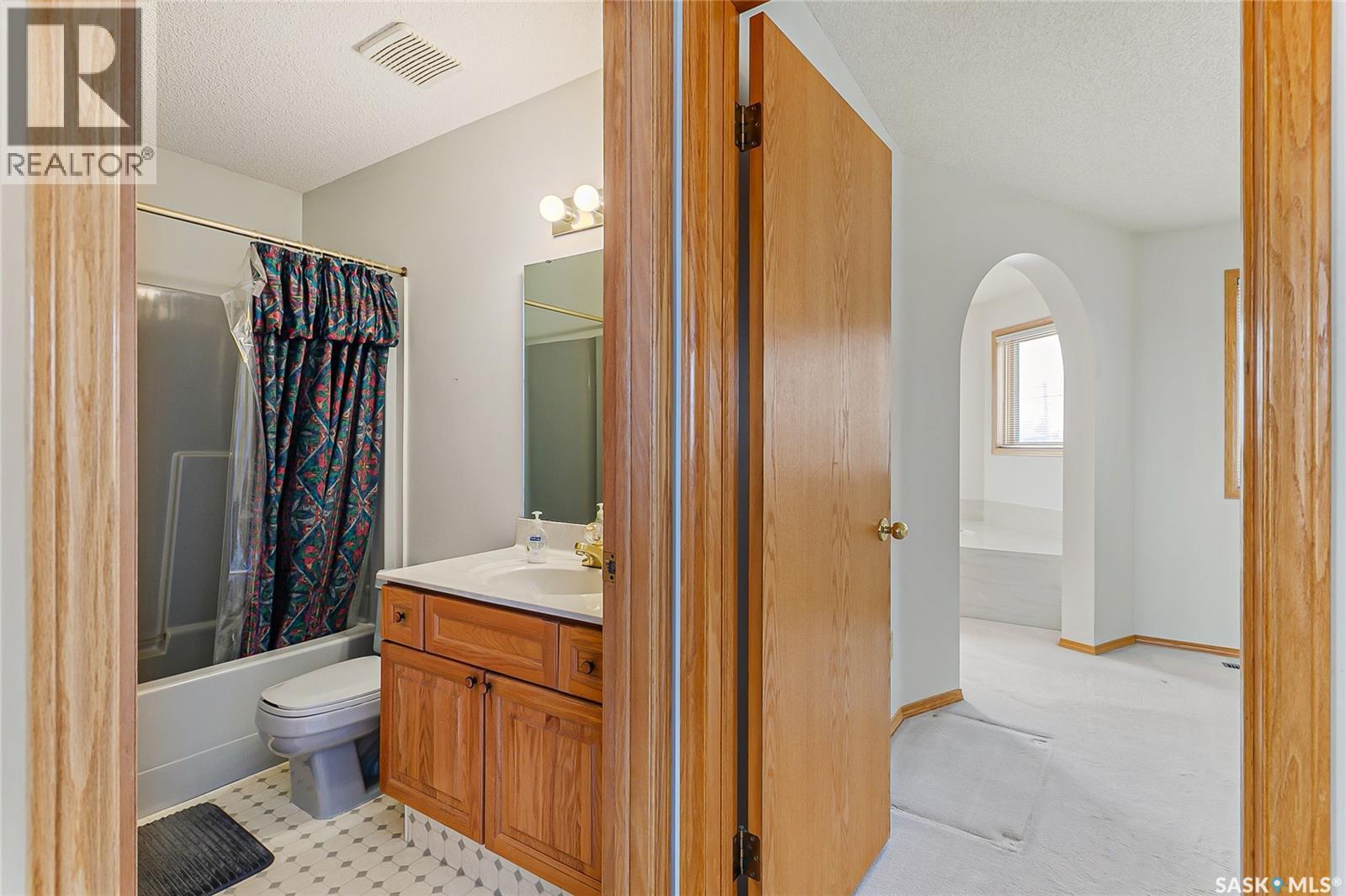 1328 Benjamin Crescent N, Regina, SK - Indoor Photo Showing Bathroom