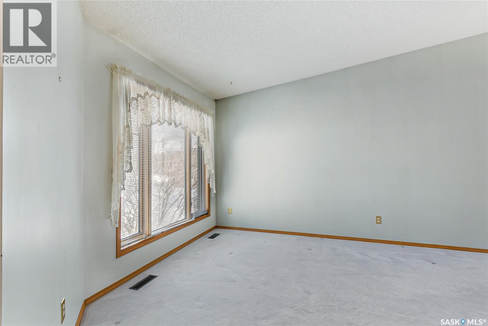 1328 Benjamin Crescent N, Regina, SK - Indoor Photo Showing Other Room