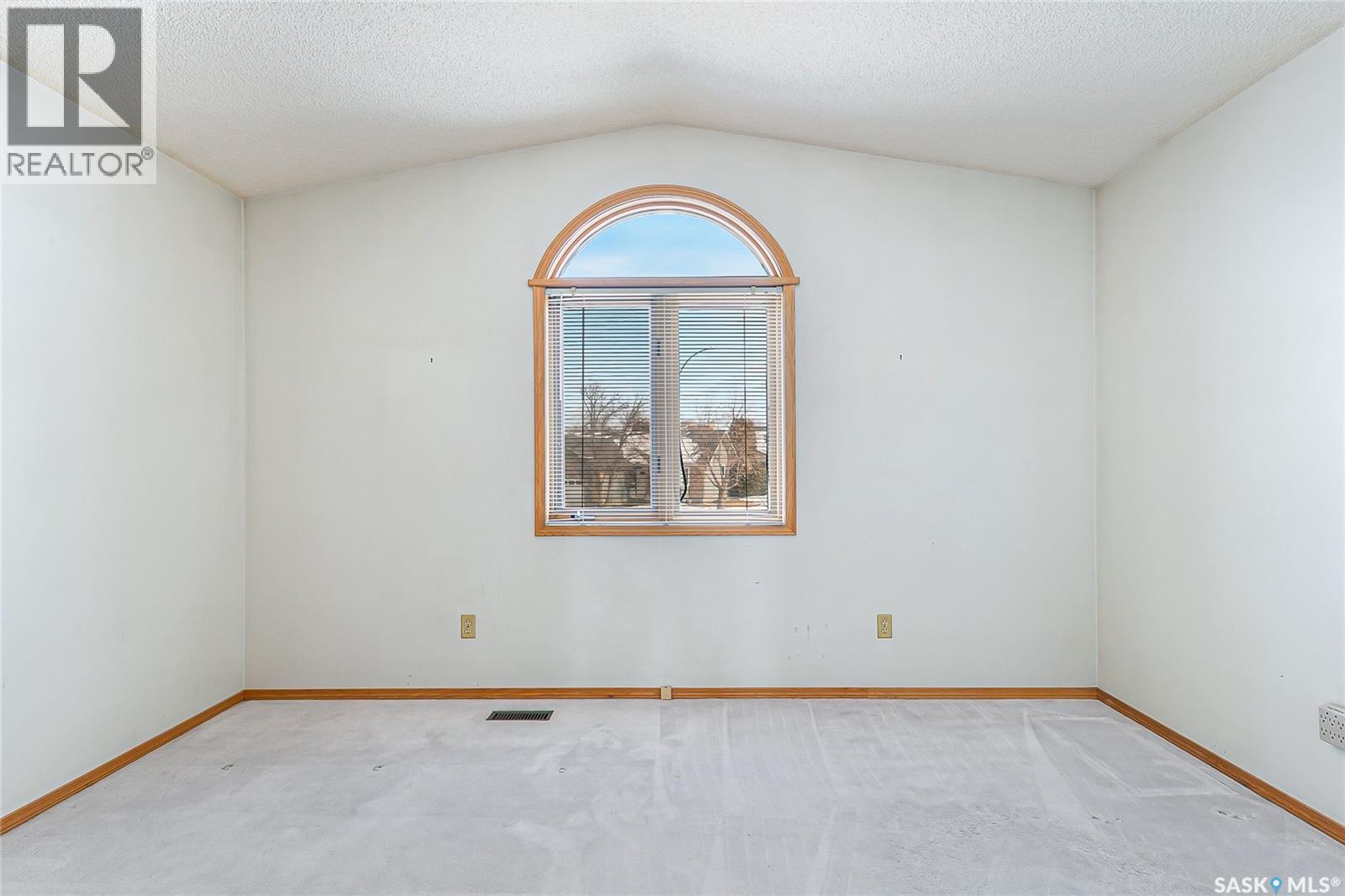 1328 Benjamin Crescent N, Regina, SK - Indoor Photo Showing Other Room