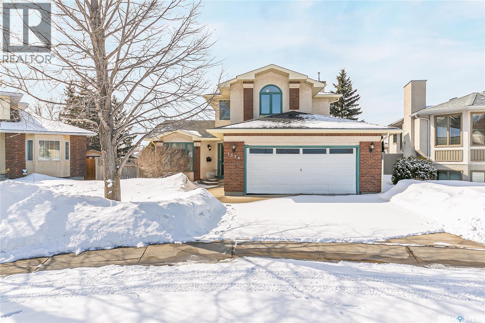 1328 Benjamin Crescent N, Regina, SK - Outdoor With Facade