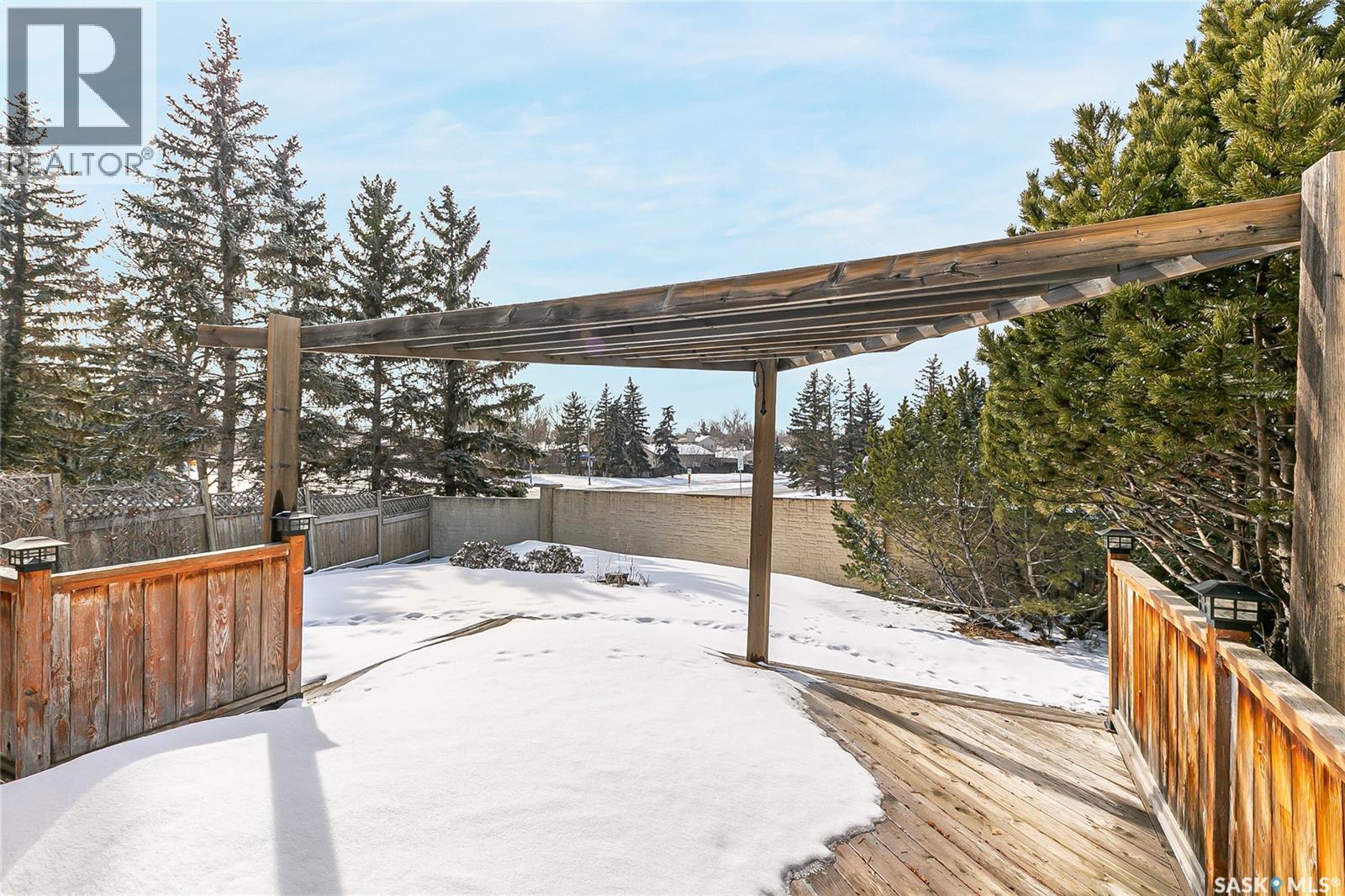 1328 Benjamin Crescent N, Regina, SK - Outdoor