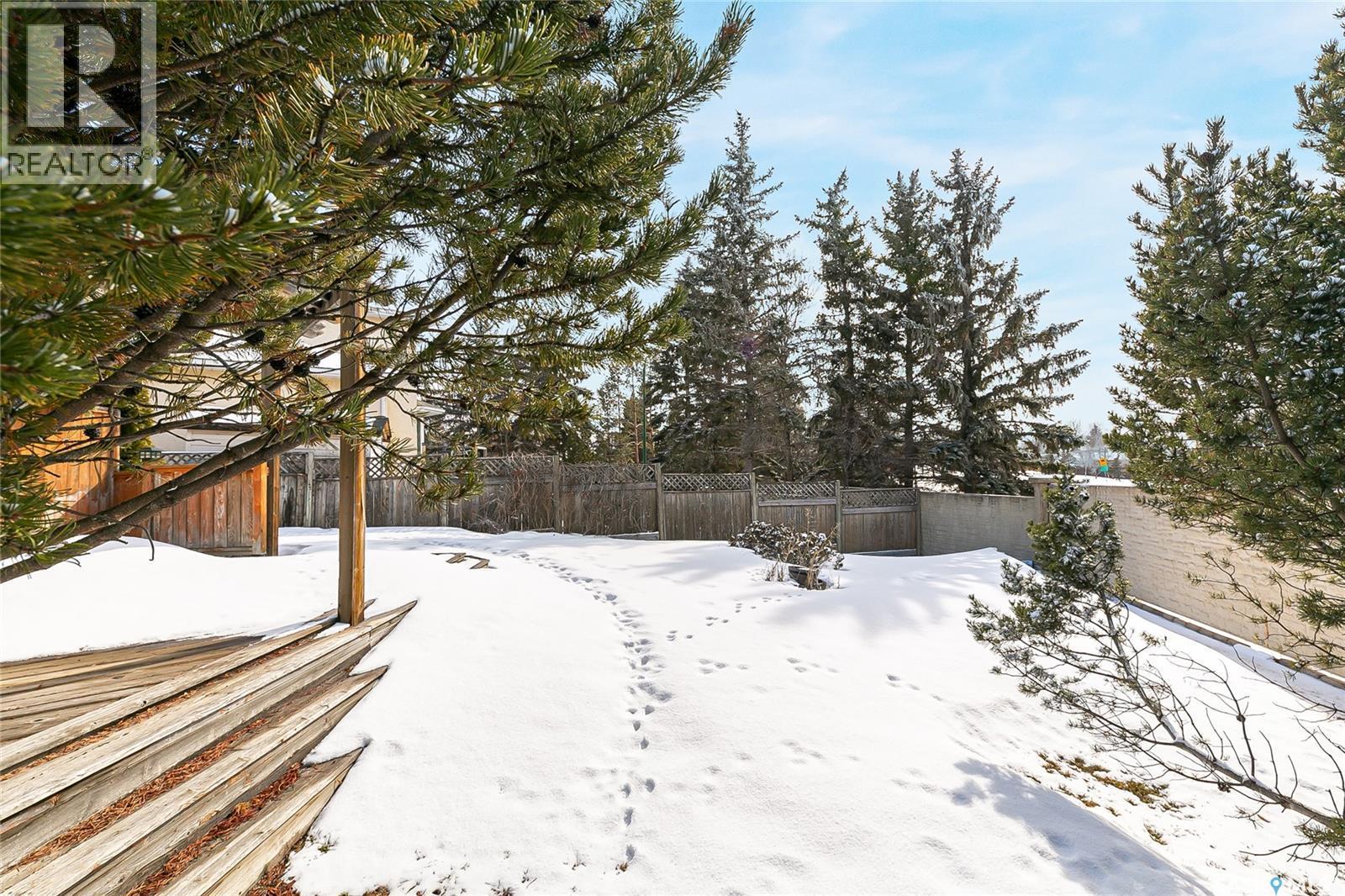 1328 Benjamin Crescent N, Regina, SK - Outdoor