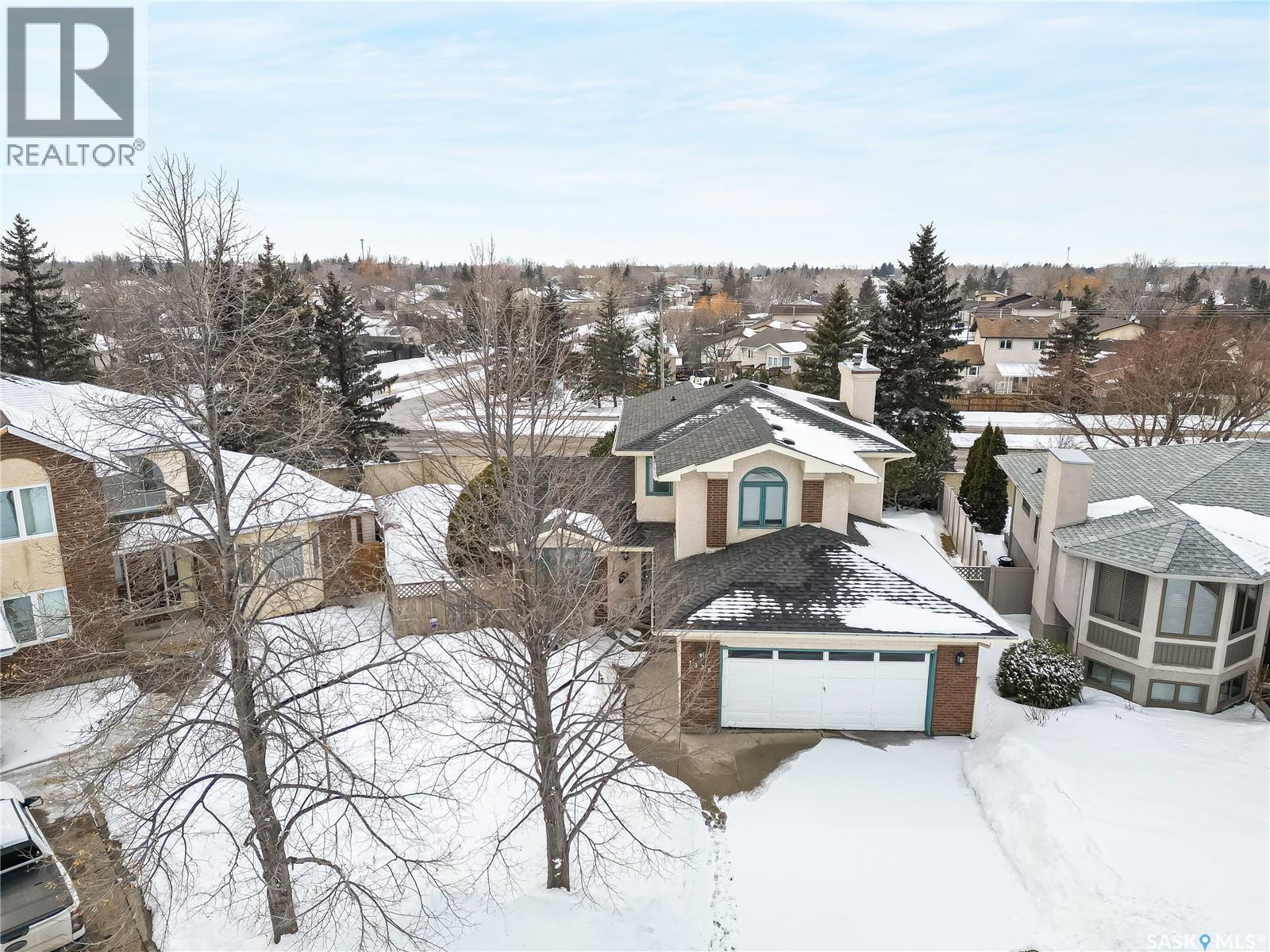 1328 Benjamin Crescent N, Regina, SK - Outdoor