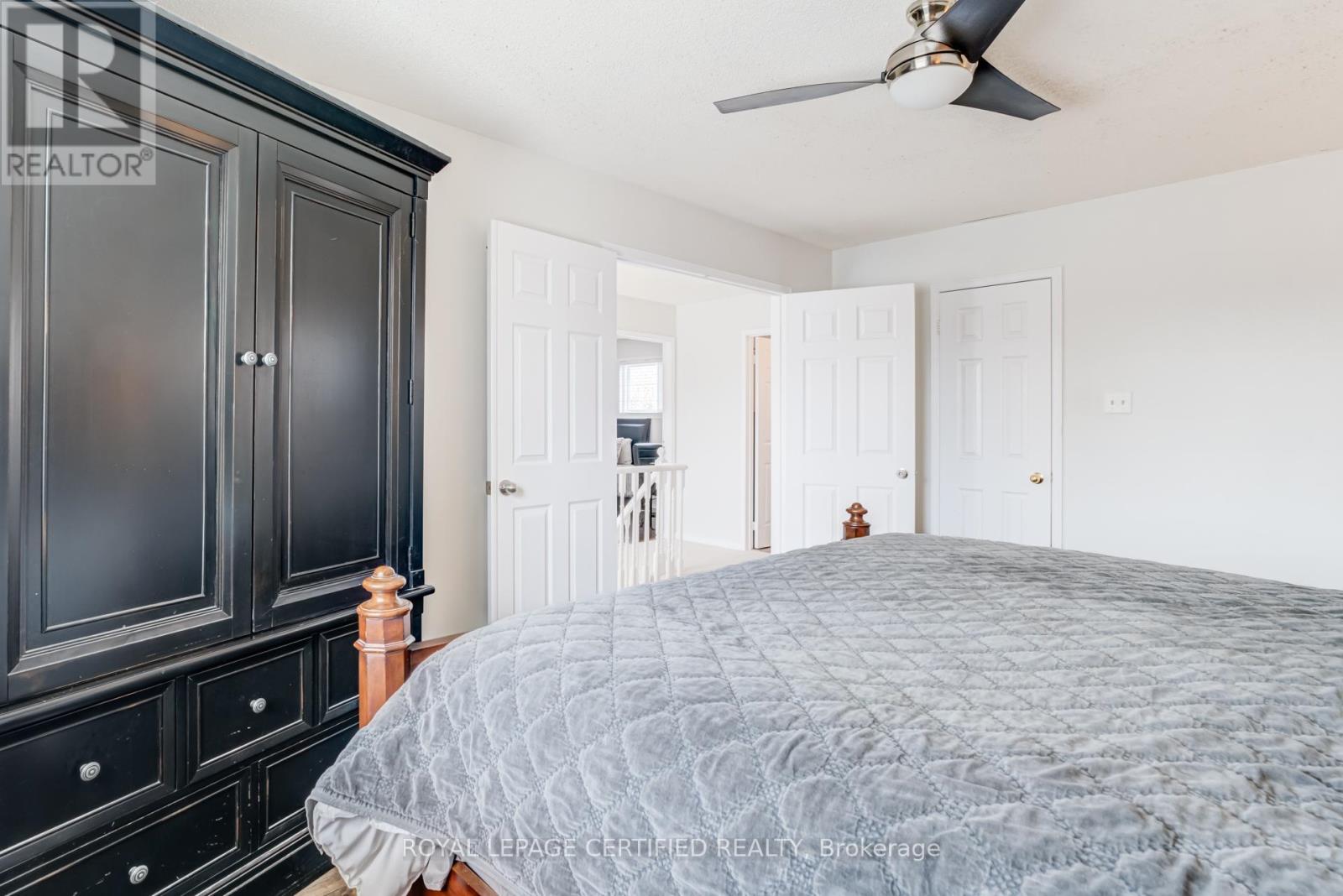 2197 Oakridge Crescent, Burlington, ON - Indoor Photo Showing Bedroom