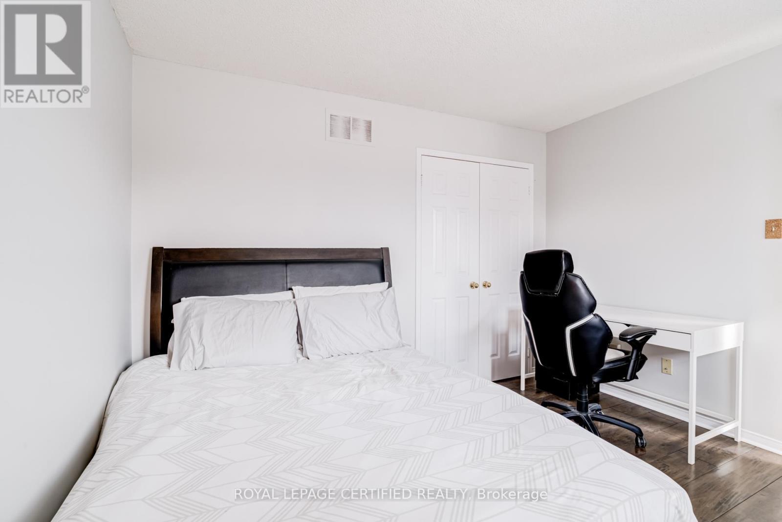 2197 Oakridge Crescent, Burlington, ON - Indoor Photo Showing Bedroom