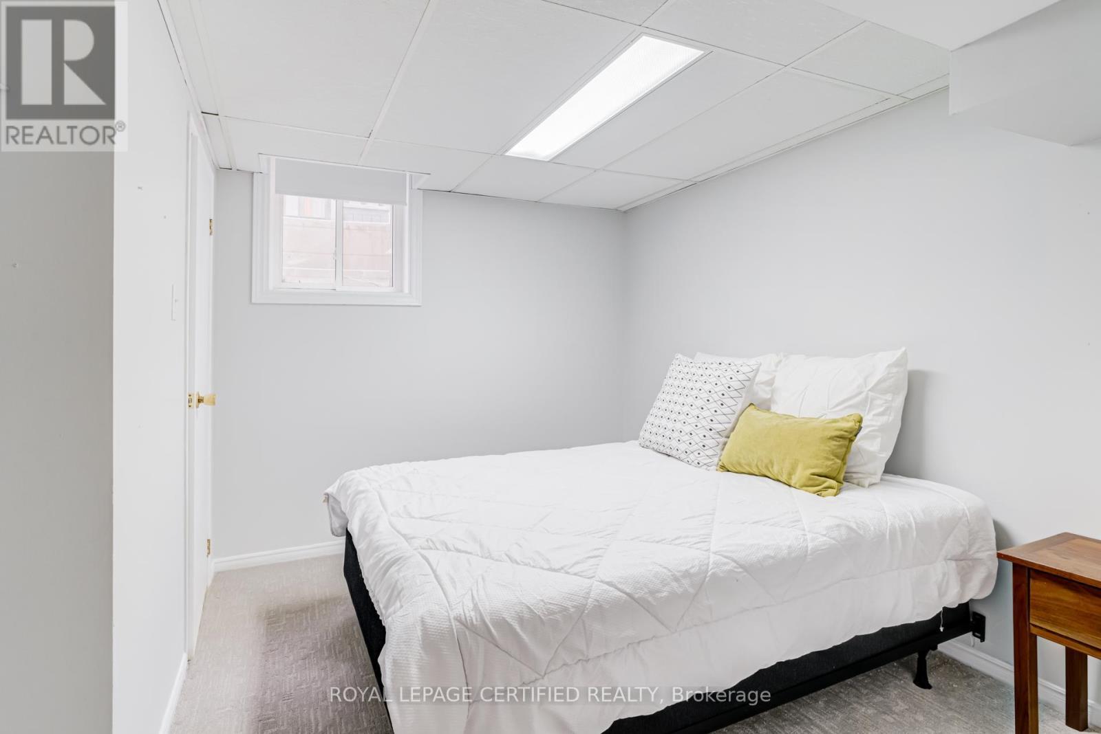2197 Oakridge Crescent, Burlington, ON - Indoor Photo Showing Bedroom