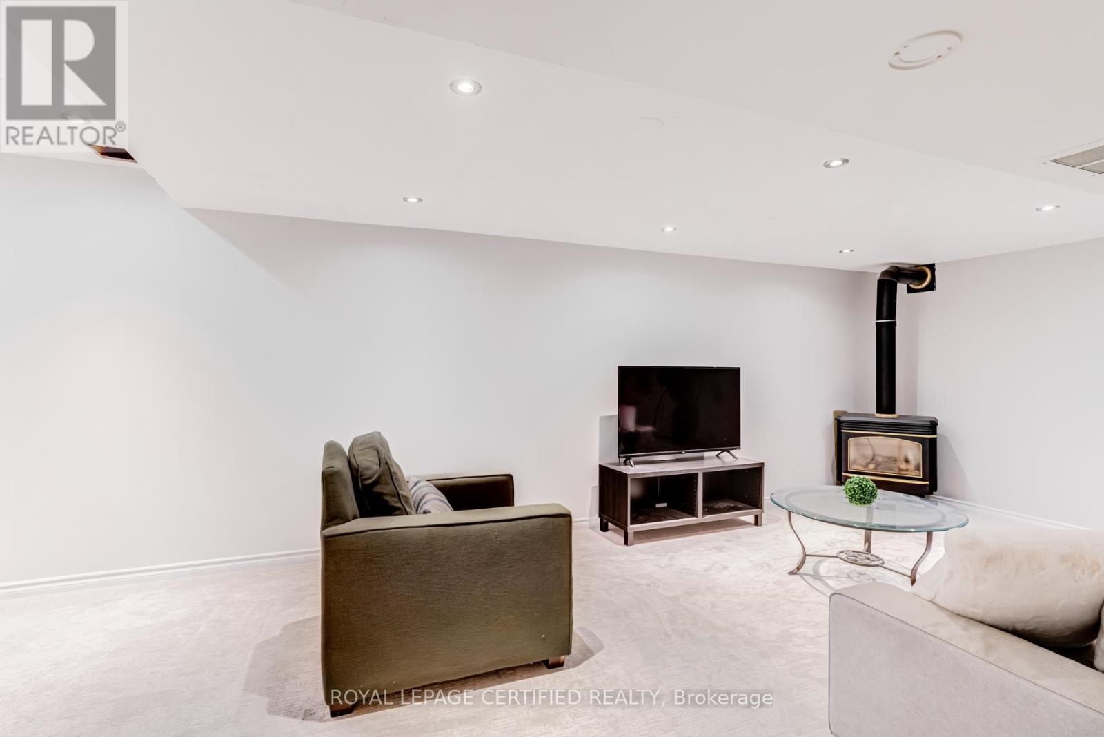 2197 Oakridge Crescent, Burlington, ON - Indoor With Fireplace