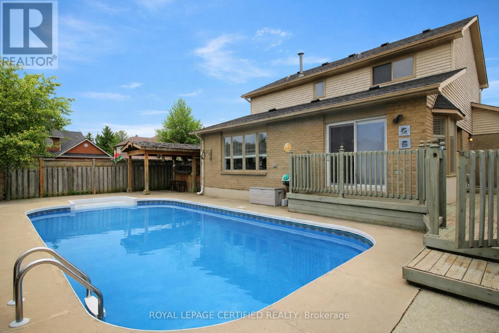 2197 Oakridge Crescent, Burlington, ON - Outdoor With In Ground Pool