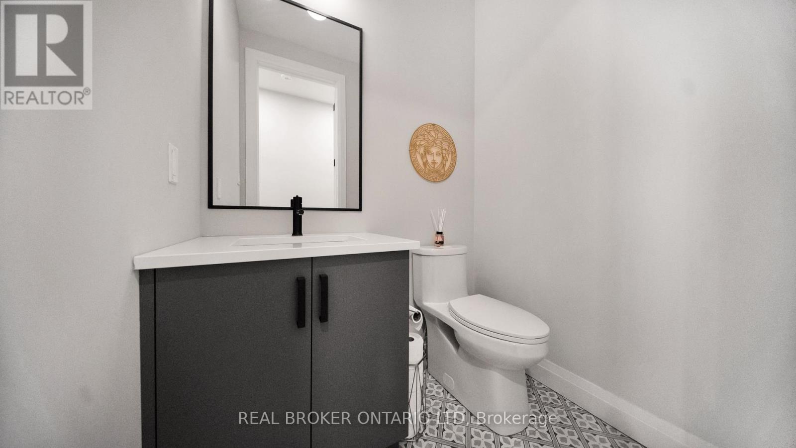 68 Locky Lane, Middlesex Centre, ON - Indoor Photo Showing Bathroom