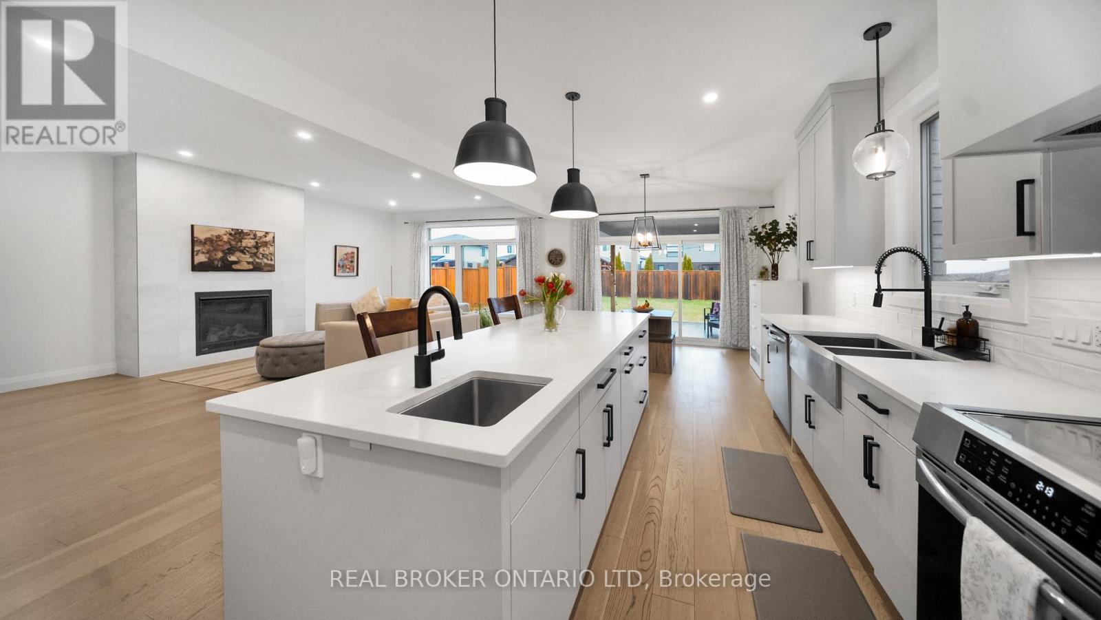 68 Locky Lane, Middlesex Centre, ON - Indoor Photo Showing Kitchen With Double Sink With Upgraded Kitchen