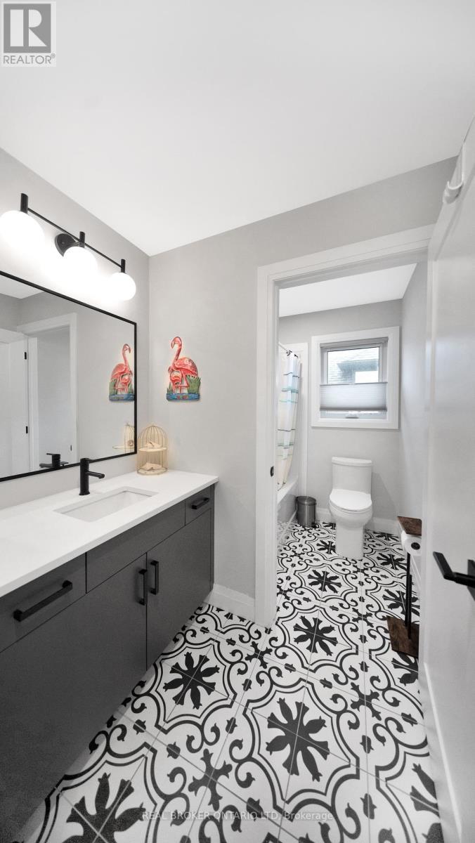 68 Locky Lane, Middlesex Centre, ON - Indoor Photo Showing Other Room