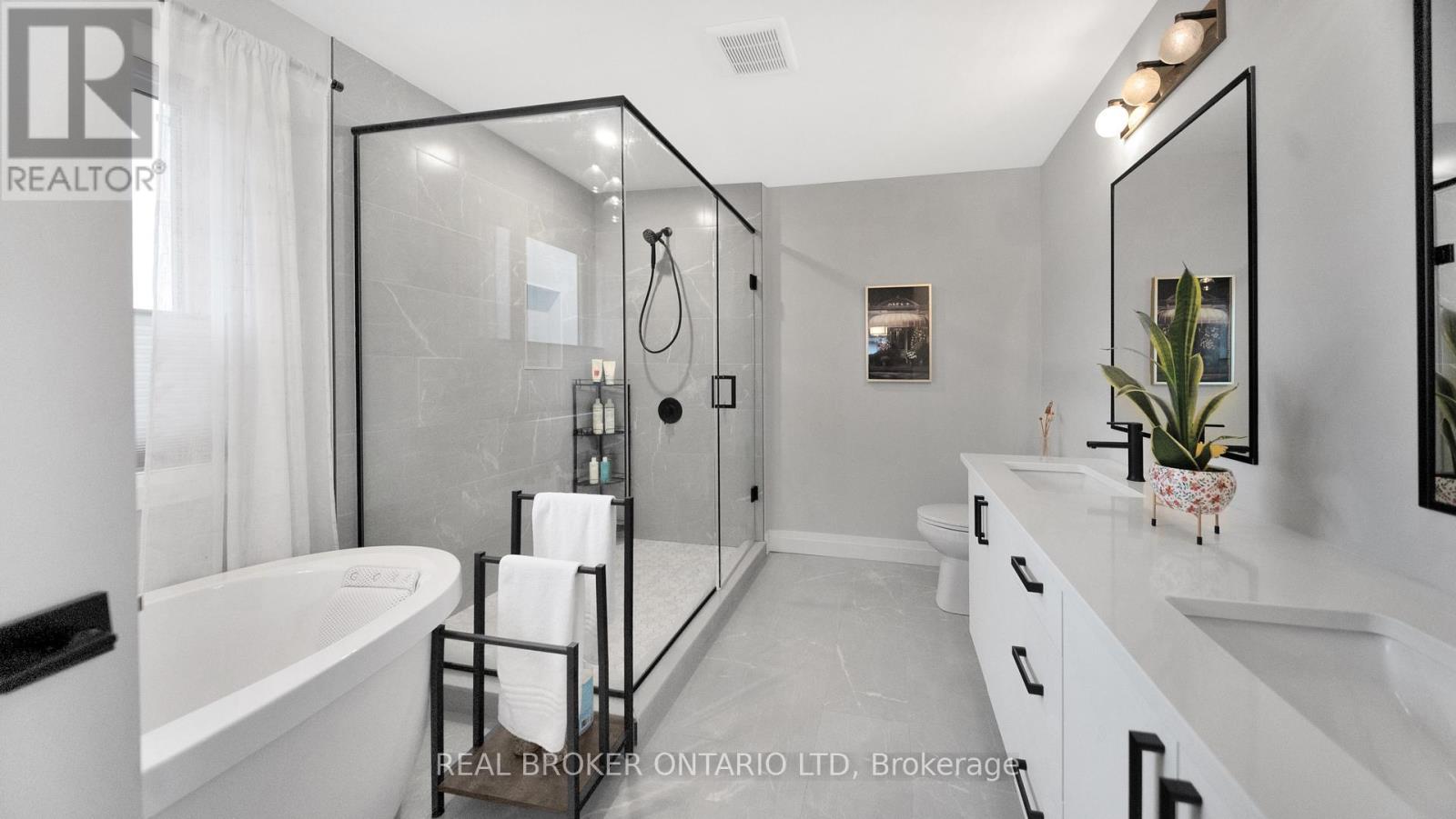 68 Locky Lane, Middlesex Centre, ON - Indoor Photo Showing Bathroom