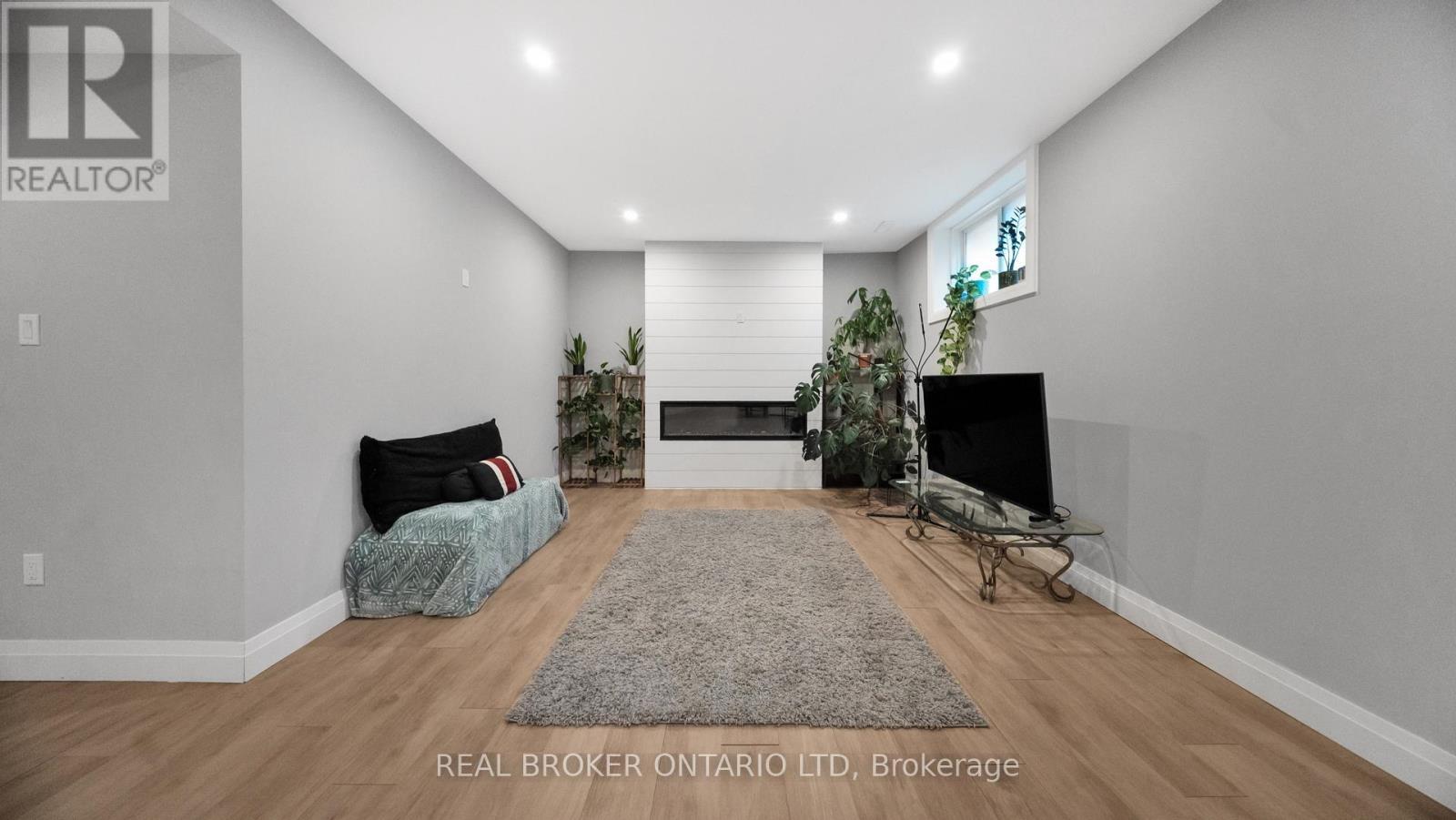 68 Locky Lane, Middlesex Centre, ON - Indoor Photo Showing Other Room