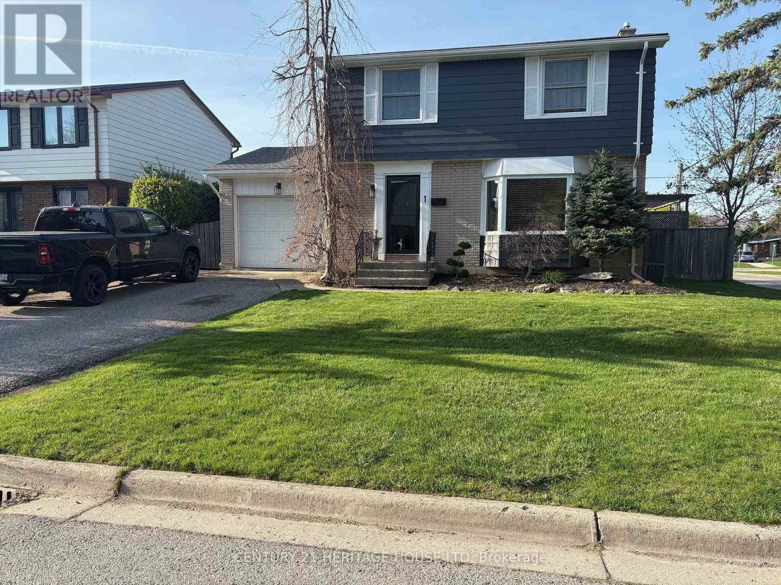 1 Massey Drive, St. Thomas, ON - Outdoor With Facade