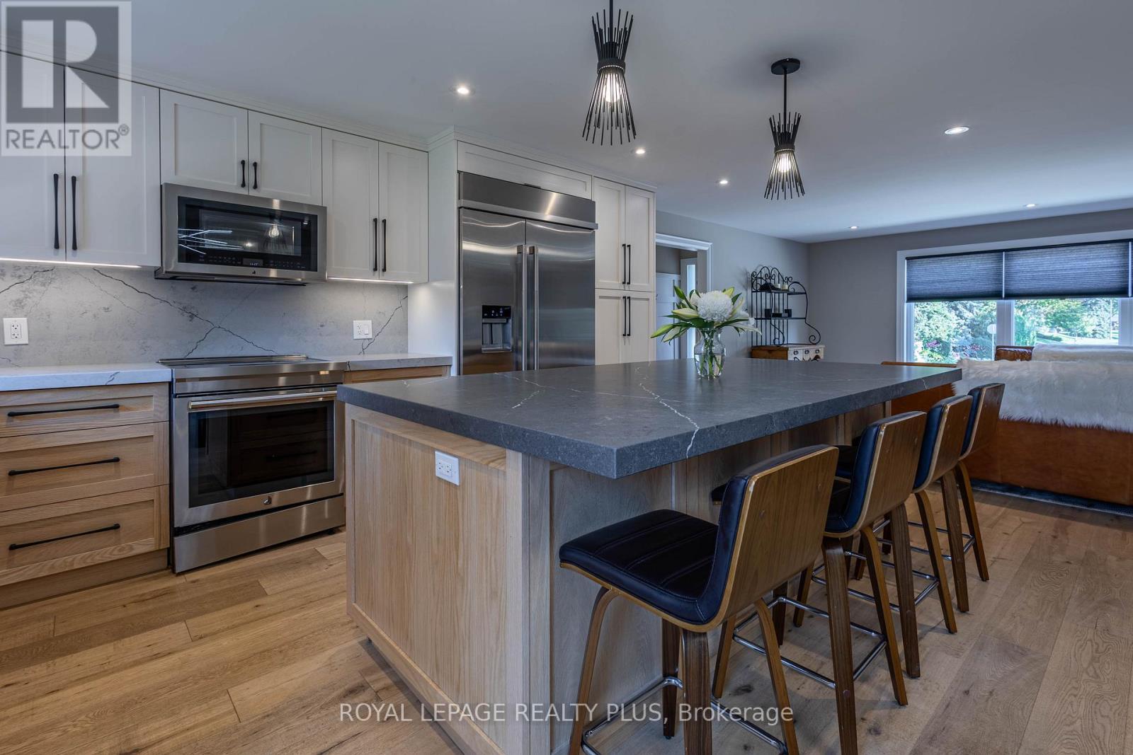 884 Eagle Drive, Burlington, ON - Indoor Photo Showing Kitchen