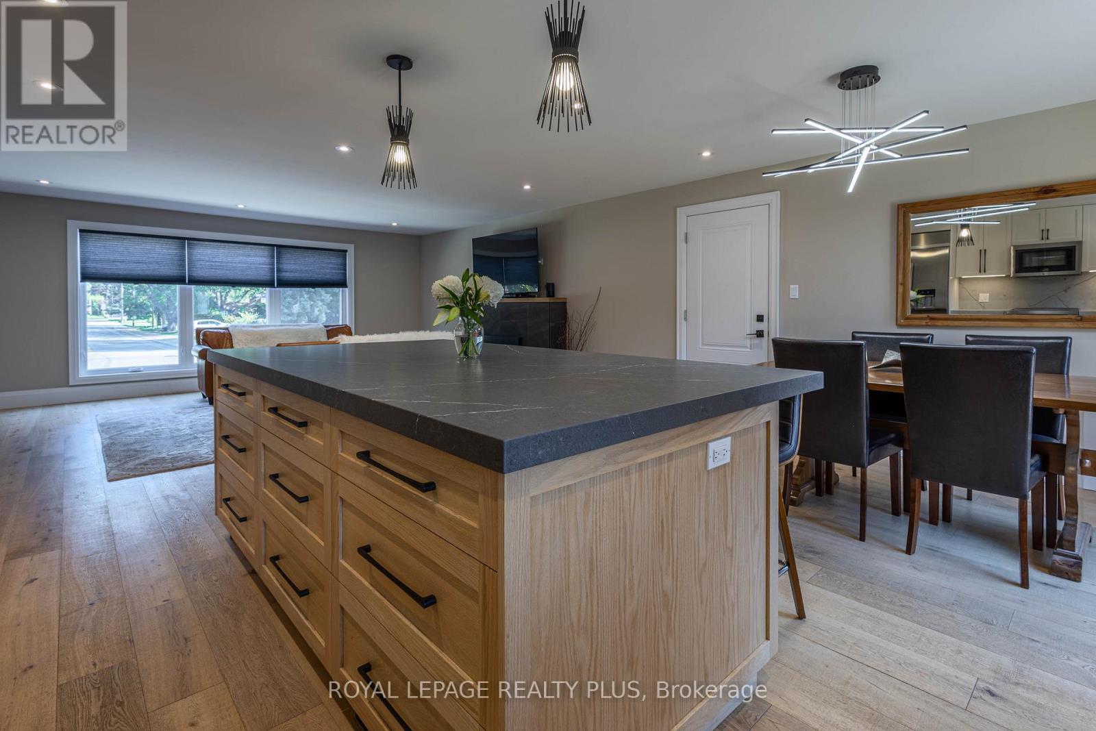 884 Eagle Drive, Burlington, ON - Indoor