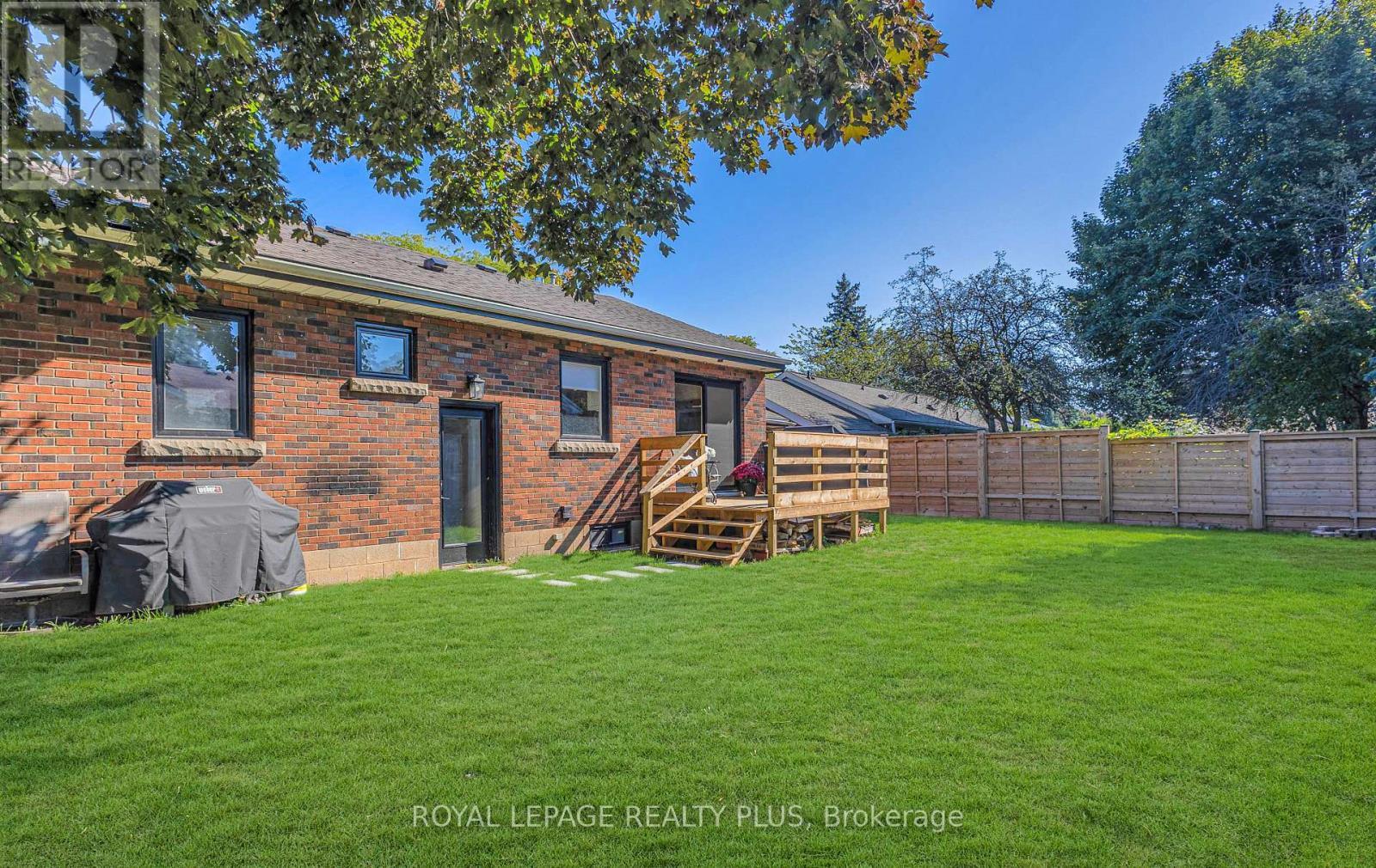 884 Eagle Drive, Burlington, ON - Outdoor