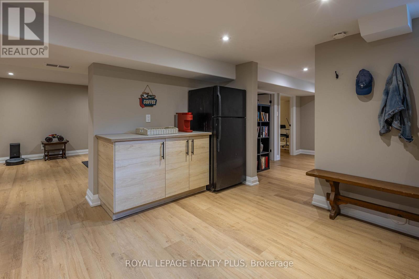884 Eagle Drive, Burlington, ON - Indoor