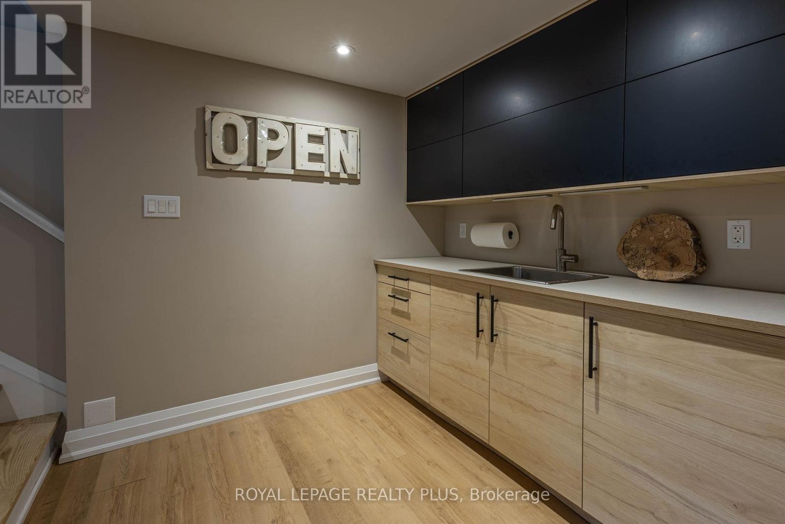 884 Eagle Drive, Burlington, ON - Indoor