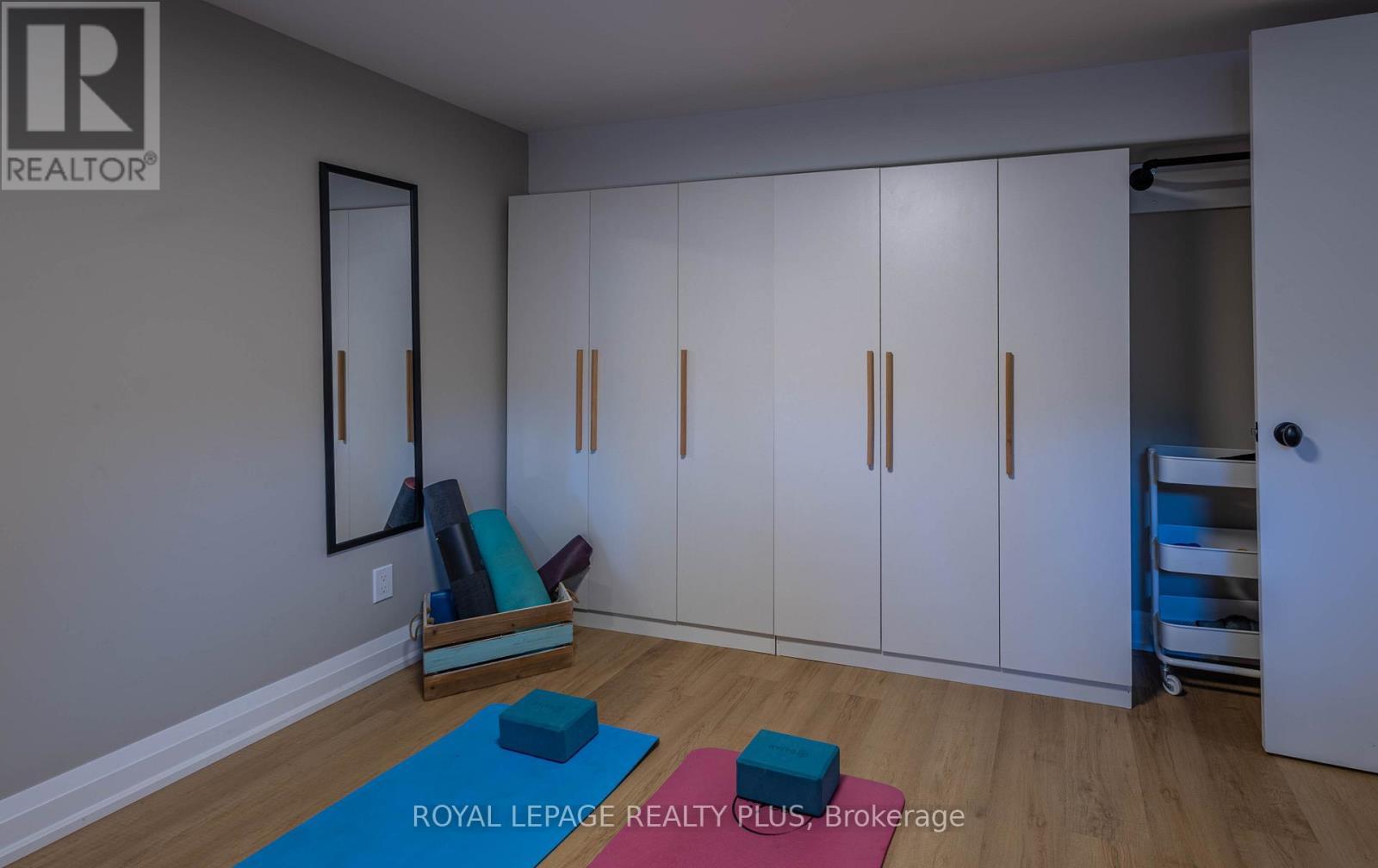 884 Eagle Drive, Burlington, ON - Indoor Photo Showing Other Room