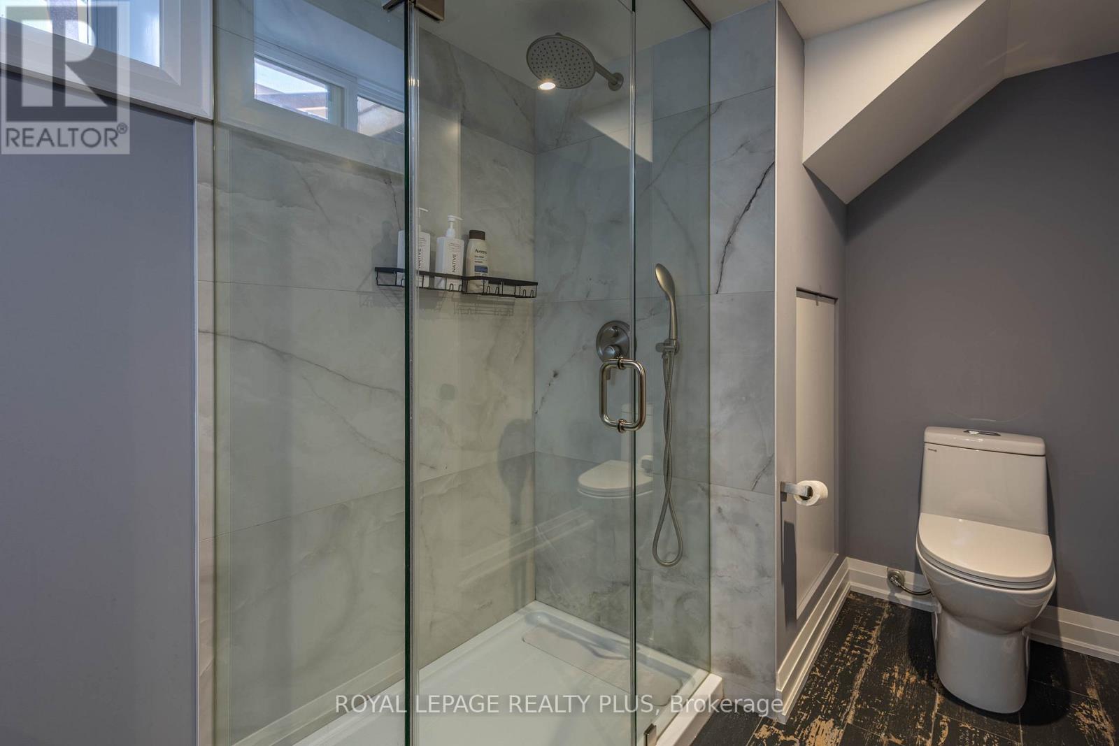 884 Eagle Drive, Burlington, ON - Indoor Photo Showing Bathroom