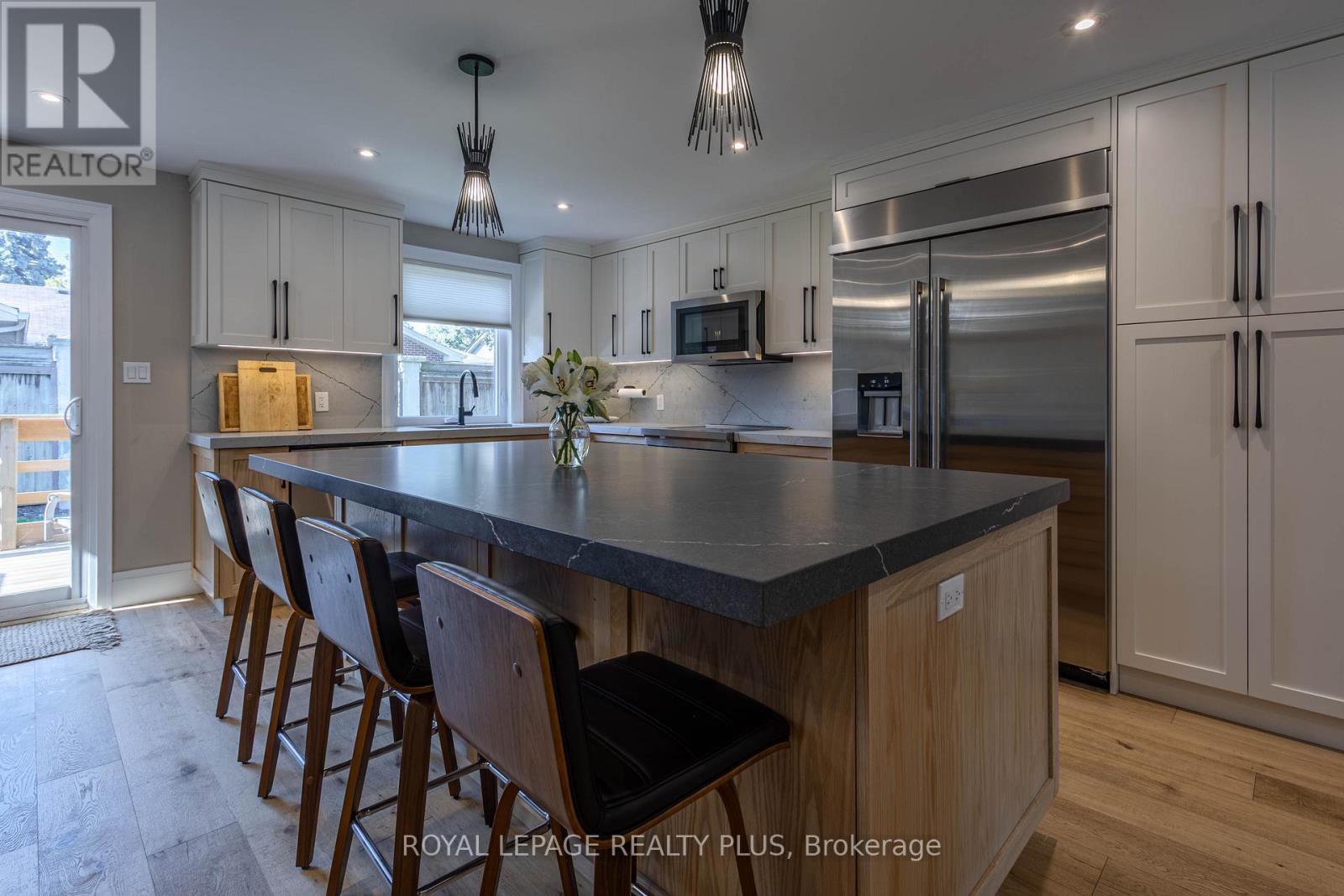 884 Eagle Drive, Burlington, ON - Indoor Photo Showing Kitchen