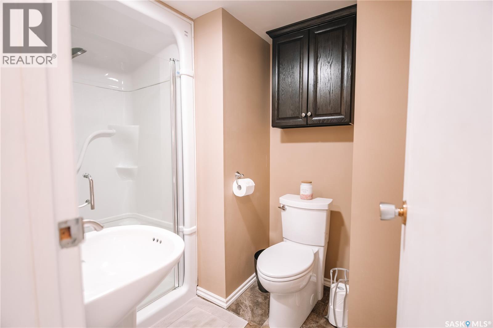 203 Paynter Crescent, Regina, SK - Indoor Photo Showing Bathroom