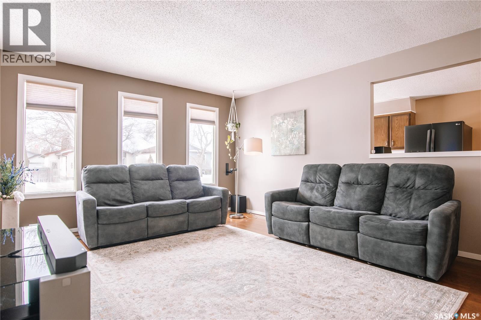 203 Paynter Crescent, Regina, SK - Indoor Photo Showing Living Room