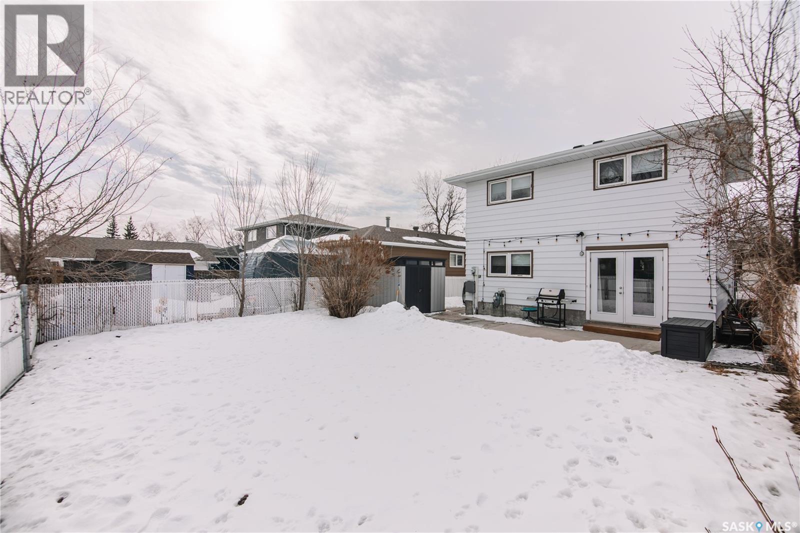 203 Paynter Crescent, Regina, SK - Outdoor