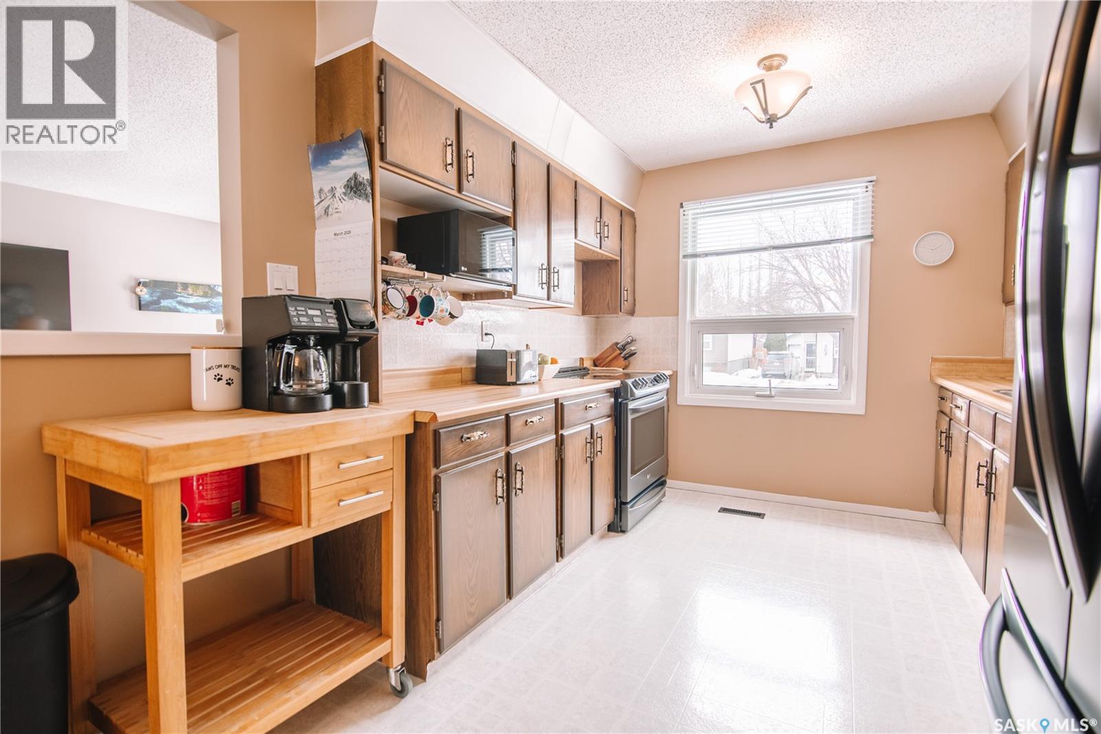 203 Paynter Crescent, Regina, SK - Indoor Photo Showing Kitchen