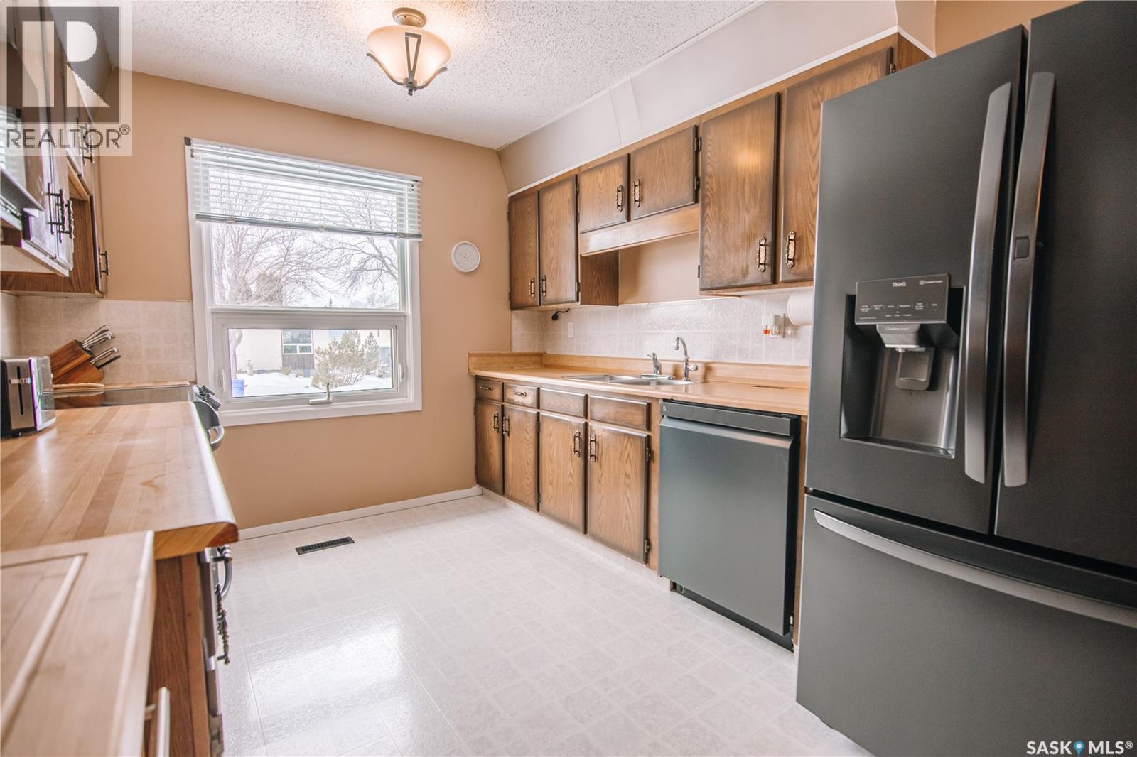 203 Paynter Crescent, Regina, SK - Indoor Photo Showing Kitchen