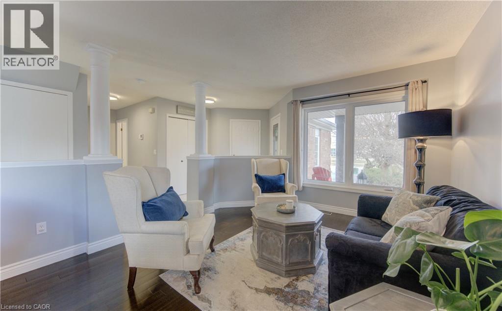 31 Adler Drive, Cambridge, ON - Indoor Photo Showing Living Room