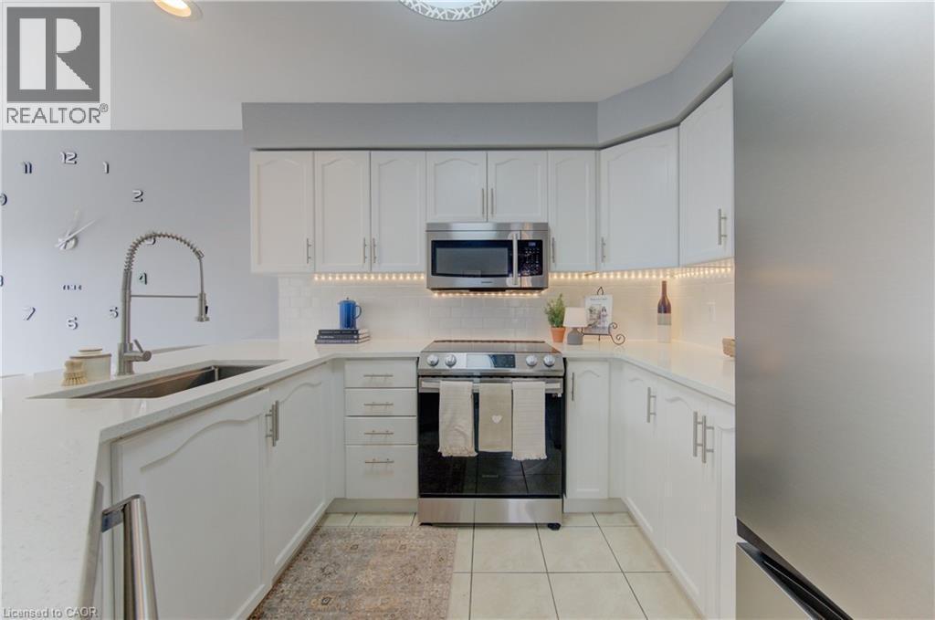 31 Adler Drive, Cambridge, ON - Indoor Photo Showing Kitchen