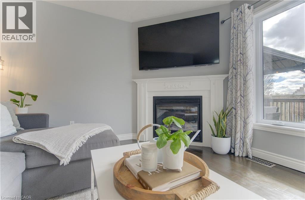 31 Adler Drive, Cambridge, ON - Indoor With Fireplace