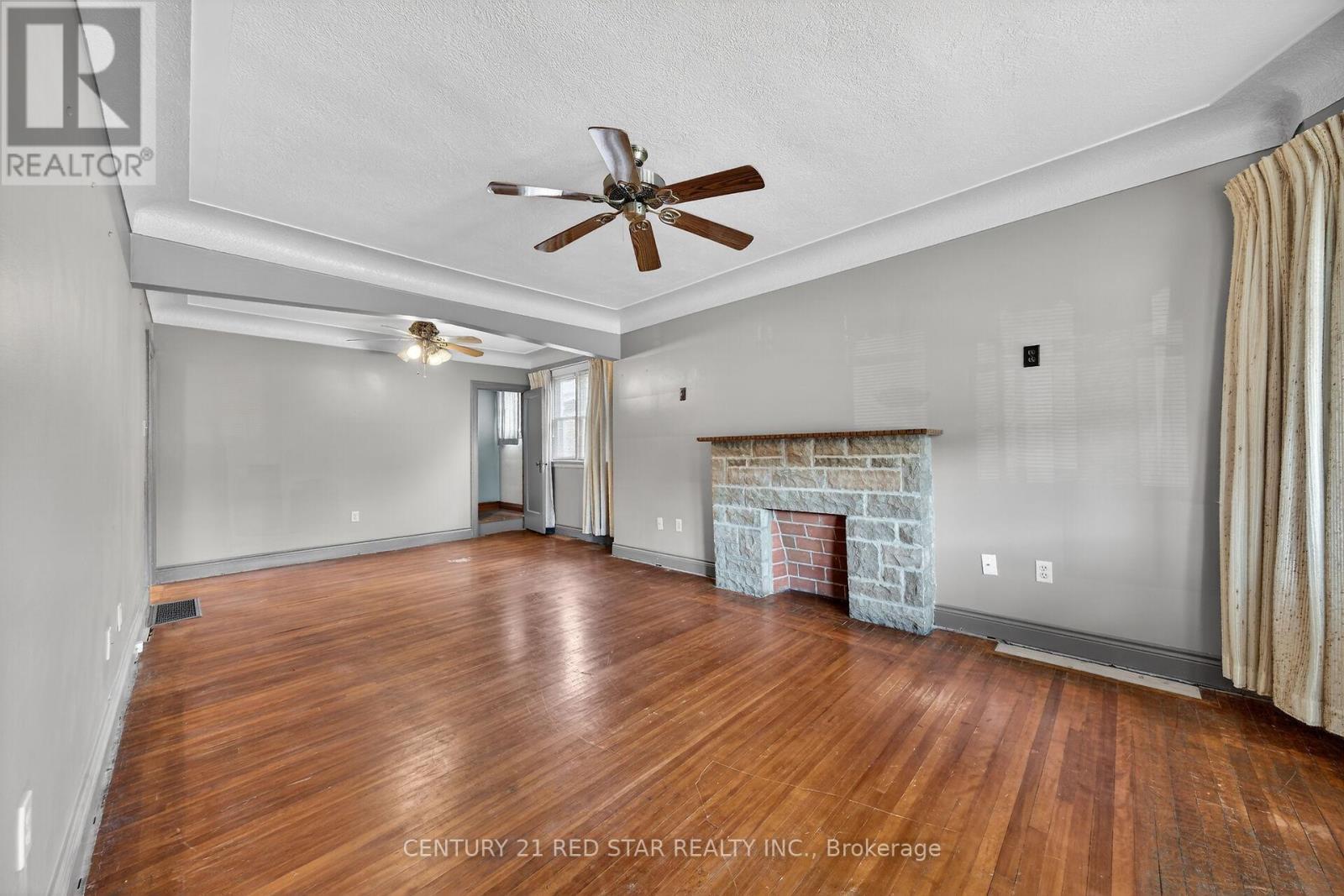 210 Huxley Avenue S, Hamilton, ON