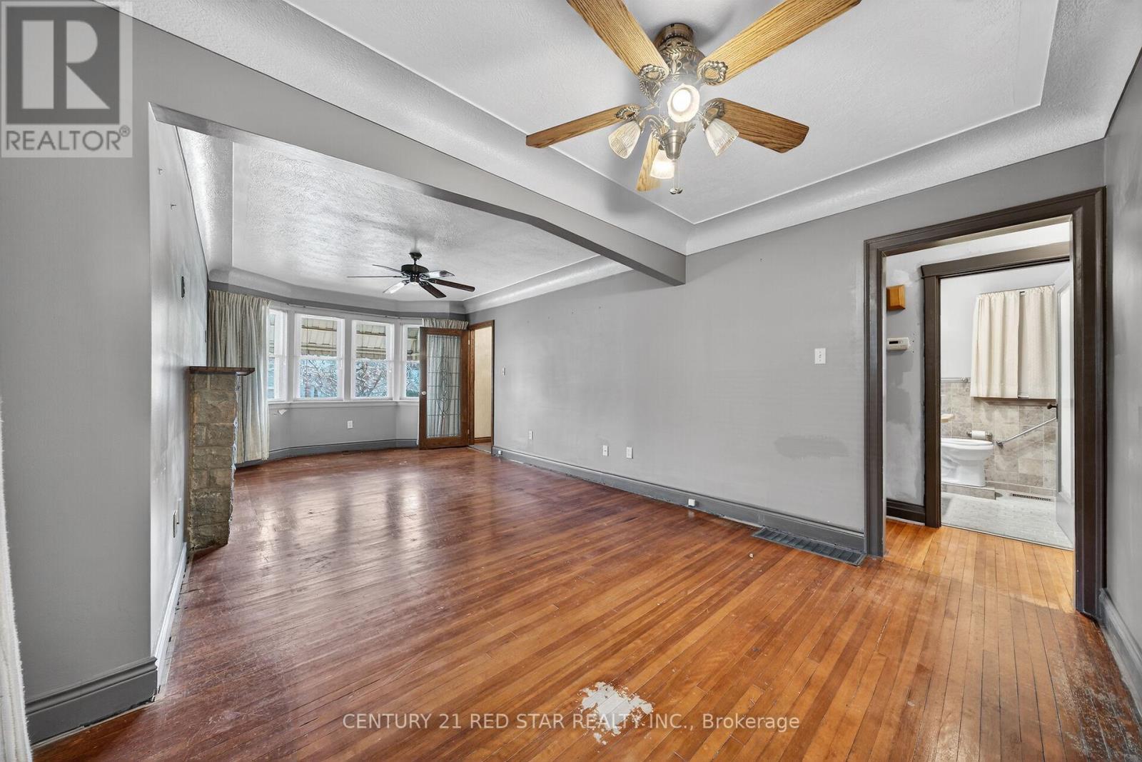 210 Huxley Avenue S, Hamilton, ON