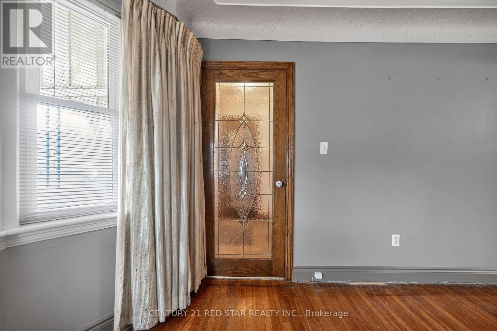 210 Huxley Avenue S, Hamilton, ON