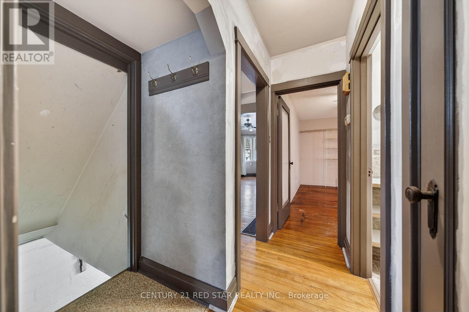 210 Huxley Avenue S, Hamilton, ON