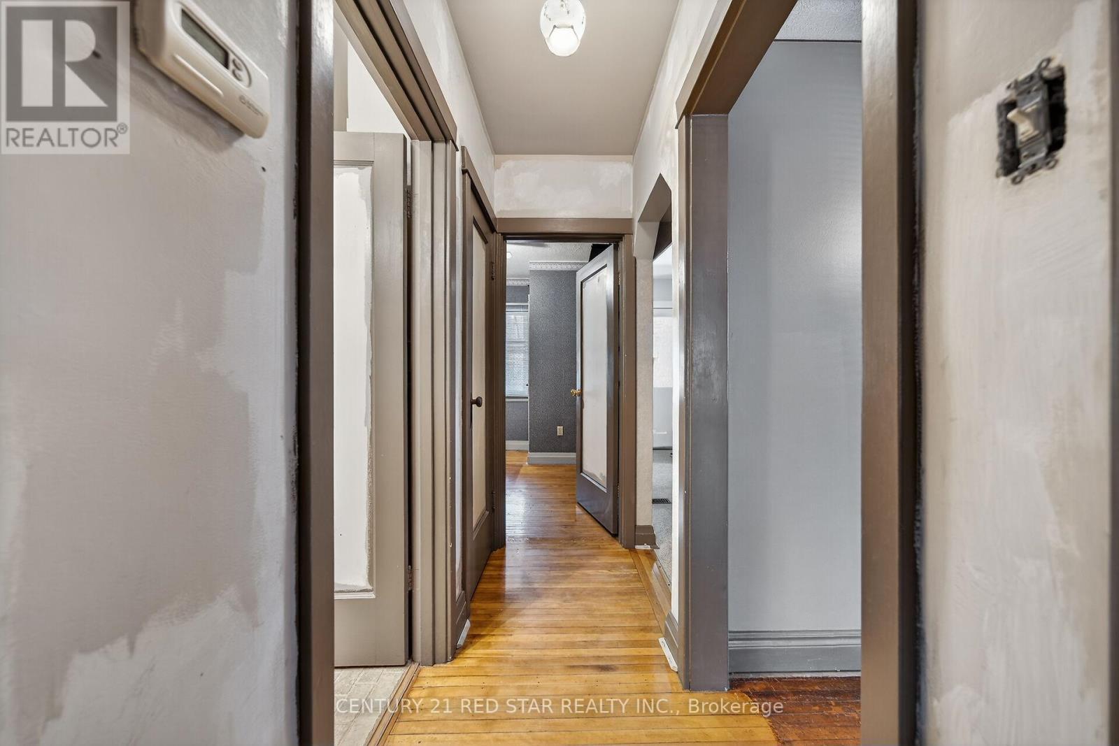 210 Huxley Avenue S, Hamilton, ON